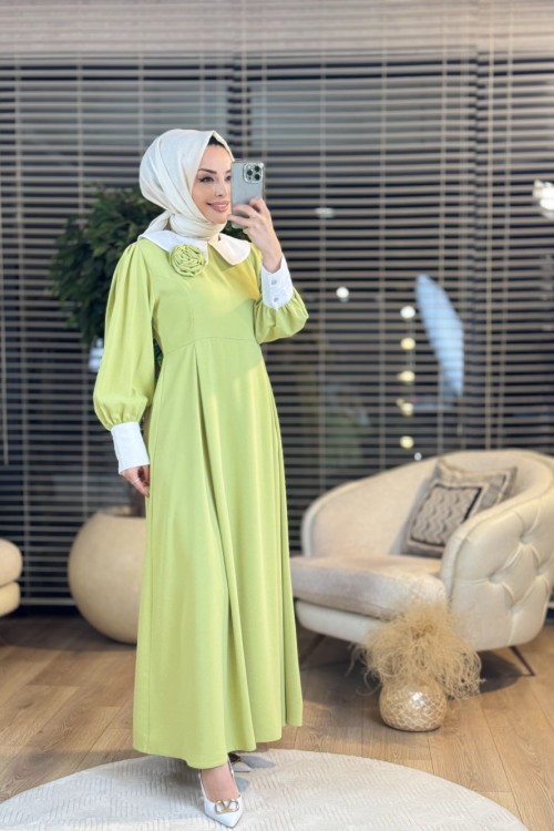 1042 Bebe Yaka Çiçek Broşlu Elbise Fıstık Yeşili