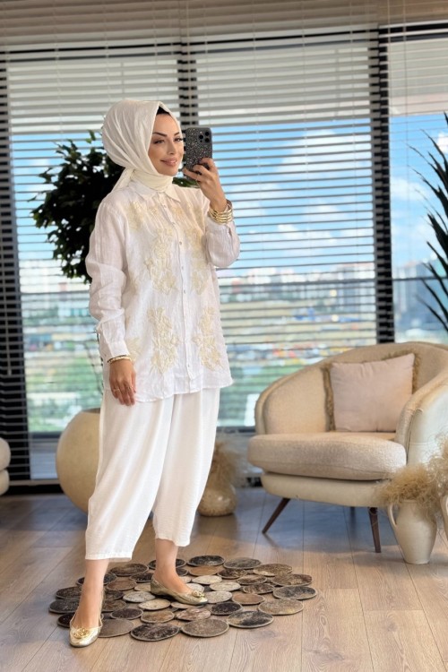 34304 Önü Kabartma Çiçek Nakışlı Gömlek Ekru