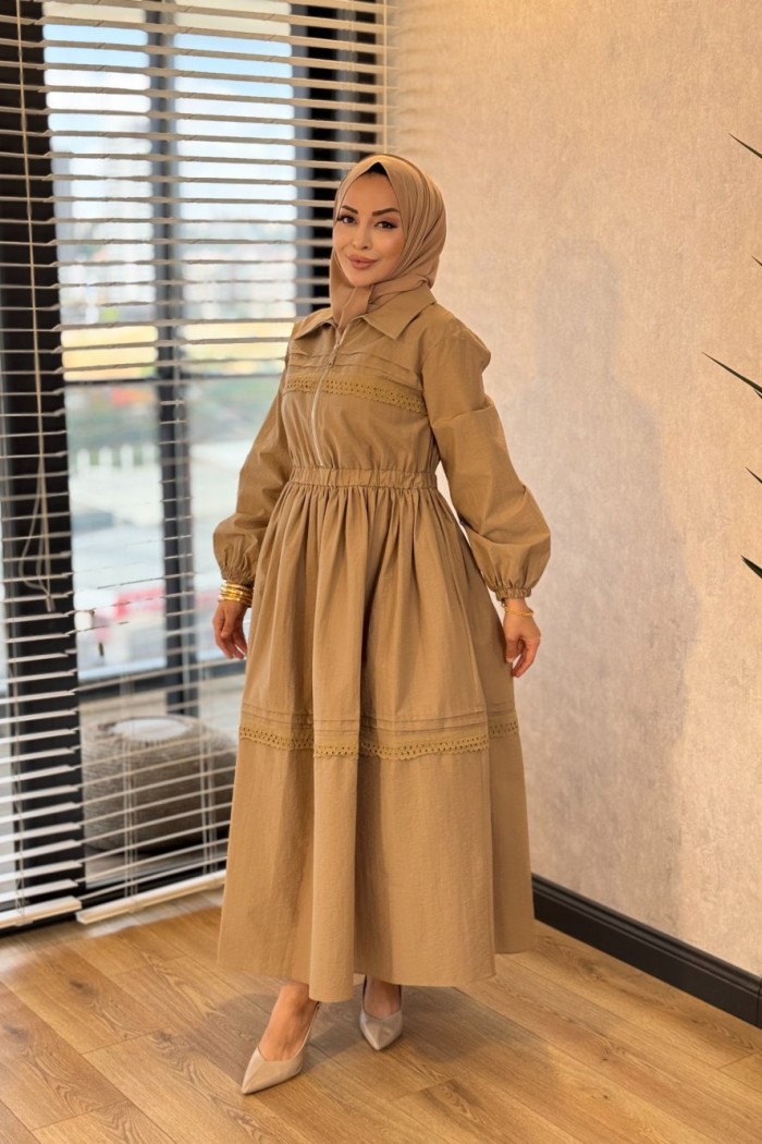 32471 Roba Ve Eteği Dantel Şeritli Elbise Camel 