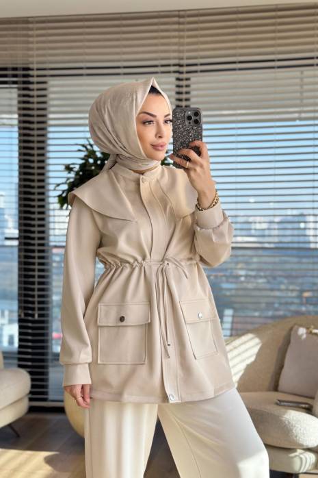 24368 Omuzu Yaka Parçalı Fermuarlı Kap Bej