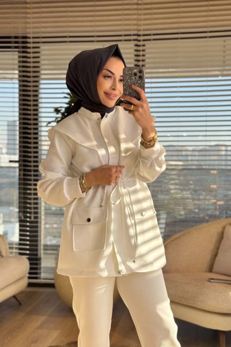 24368 Omuzu Yaka Parçalı Fermuarlı Kap Ekru