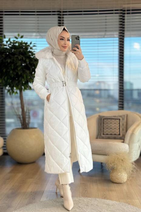 28-1035 Baklava Desen Kapşonu Kürklü Şişme Kaban Beyaz