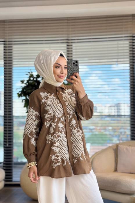 33371 Ön Kol Hasır Nakışlı Gömlek Kahve