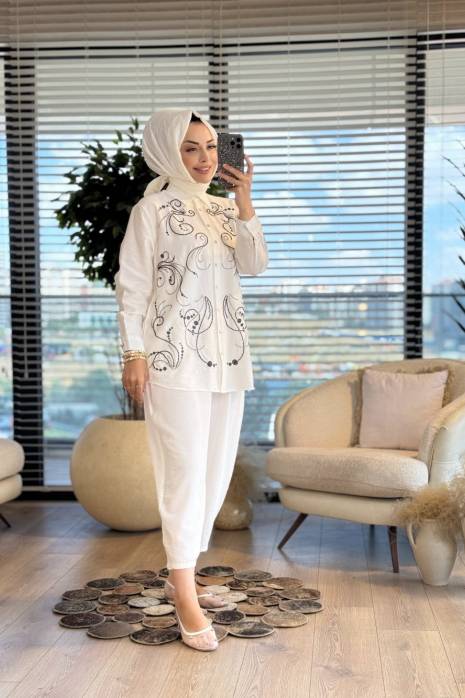 33962 Önü Boncuk Ve Taş İşlemeli Gömlek Ekru