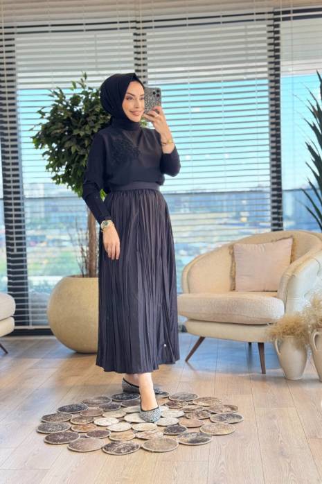 570 Çiçek Aksesuarlı Bluz Siyah